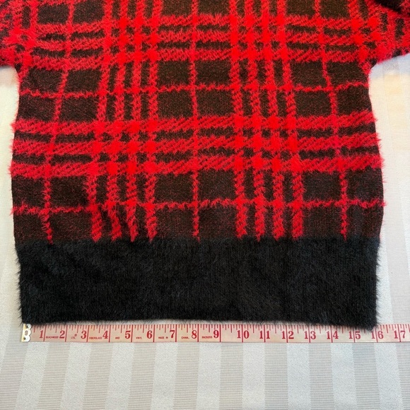 Time and Tru Plaid Sweater Size M (8-10) Red Black Soft Eyelash NWT Holiday - Picture 3 of 12